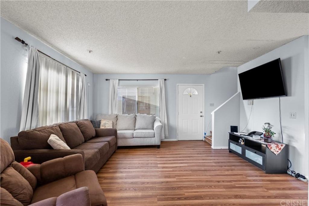 One Bedroom In Shared Townhouse With Pool *