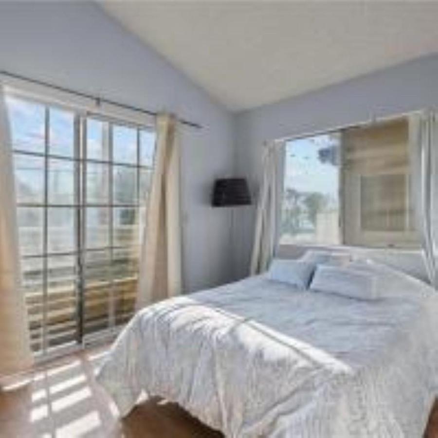 One Bedroom In Shared Townhouse With Pool